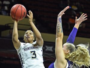 KK Deans hits buzzer-beater to send West Virginia into Big 12 semifinals